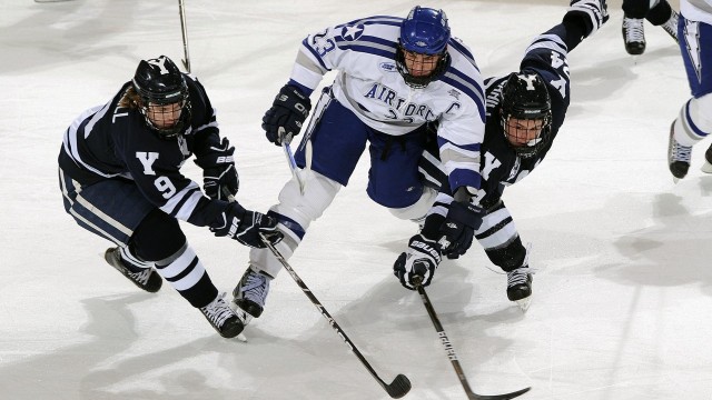 女足比赛颁奖典礼举办，营造盛大氛围，中国女足颁奖词