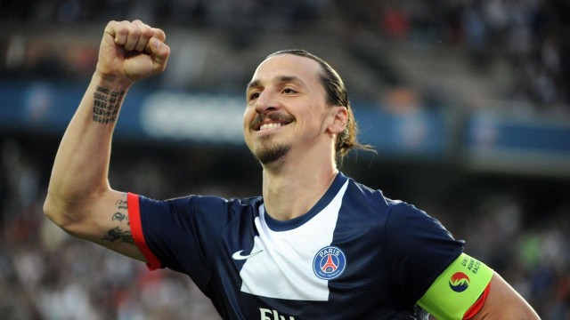 日本骑手佐藤健一在2024年国际马术障碍大奖赛中获得第二名，成绩突出。