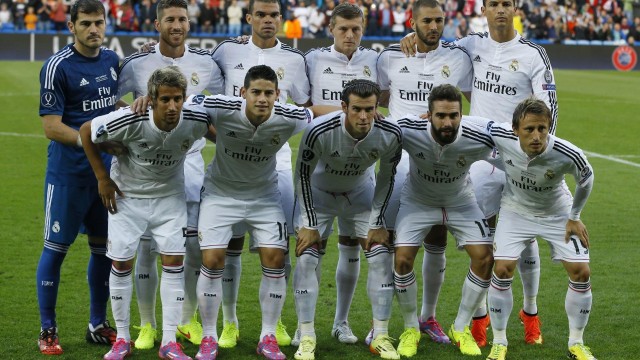 《王者荣耀年度总决赛，强强对决震撼全场》，今年王者荣耀总决赛