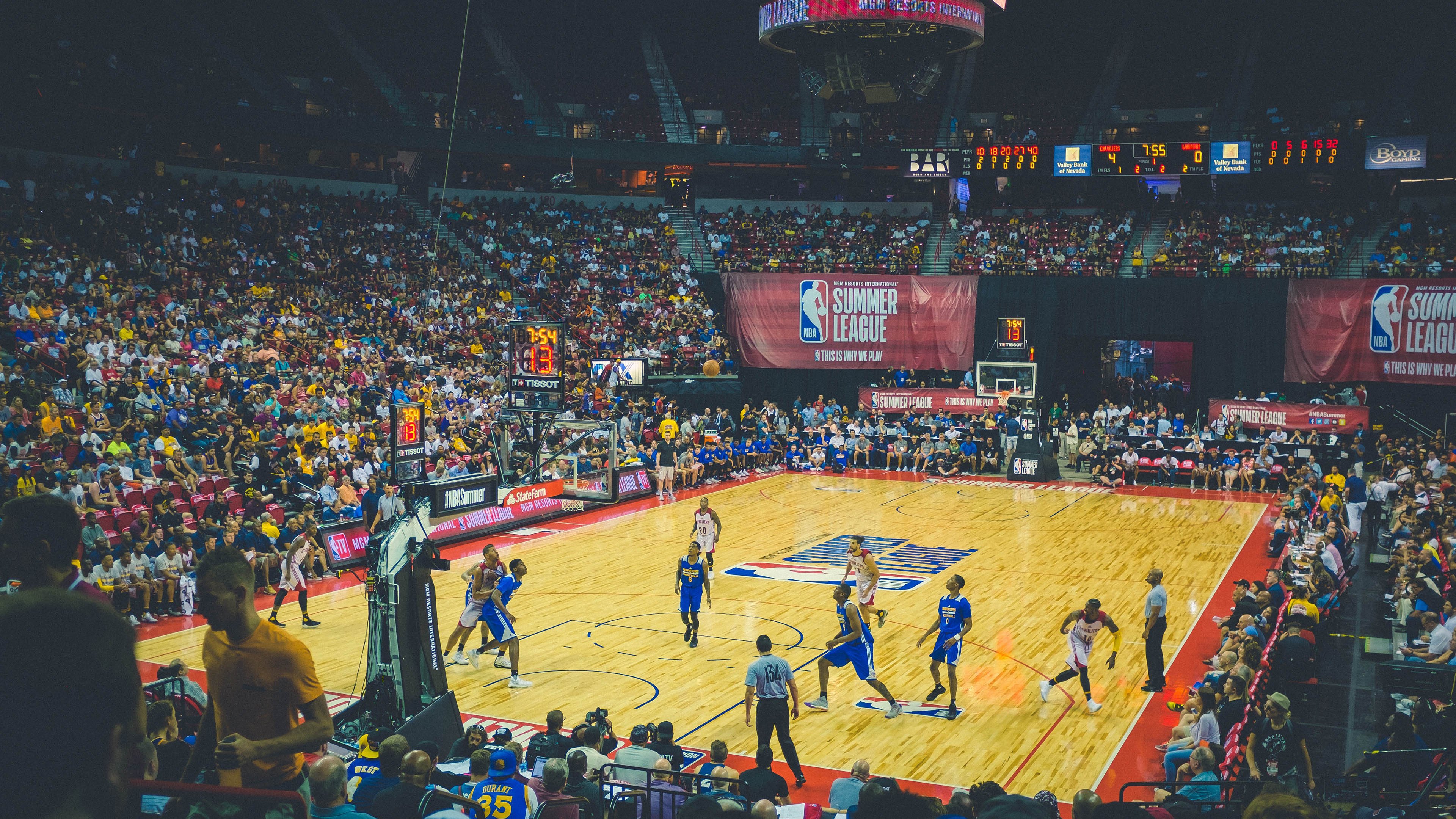 雷霆绝杀森林狼，抢七大战中亚历山大三分雨不断，雷霆队的亚历山大去哪了